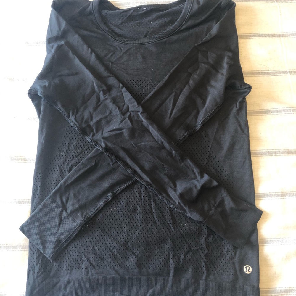 Lululemon Breeze By Long sleeve size 4